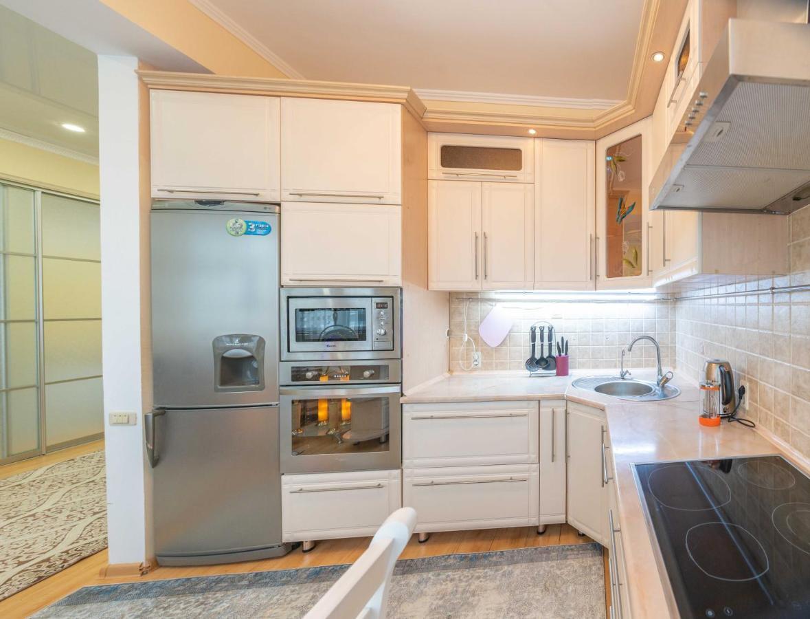 Апартаменты Люкс Рядом С Рекой Иртыш Pavlodar Exteriör bild